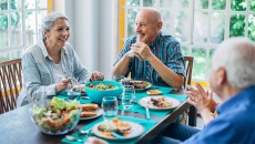 Người cao tuổi mắc đái tháo đường nên ăn gì để kiểm soát bệnh?