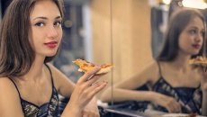 Chuyên gia tiết lộ mẹo đơn giản giúp kiểm soát cơn thèm ăn