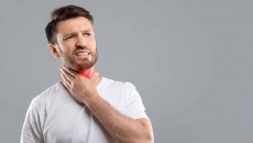 Vì sao đau họng uống thuốc mãi không khỏi?