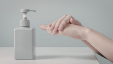 Thu hồi sữa rửa tay Dr. Clean và kem rau má Young do vi phạm công thức