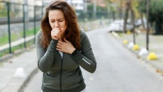 Ho dai dẳng có phải là dấu hiệu của viêm phổi không điển hình? 