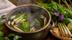 Những điều cần biết khi xông giải cảm bằng thảo dược