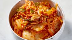Kim chi có thể giúp cơ thể đào thải vi nhựa? 