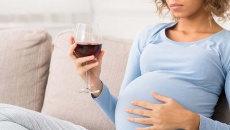 Ngày càng nhiều phụ nữ uống rượu khi mang thai