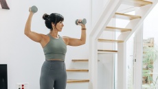 6 bài tập giúp cơ bụng săn chắc không cần gập bụng