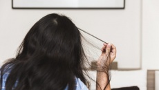 Giải mã hành vi tự nhổ tóc