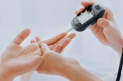 Đường huyết trên 7mmol/L, chẩn đoán tăng nồng độ glucose R73 là sao?