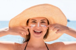 Kem chống nắng giúp ngăn ngừa lão hóa sớm như thế nào? 