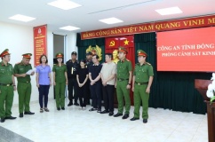 Chồng ca sĩ Đoàn Di Băng bị bắt vì cáo buộc sản xuất, buôn bán hàng giả