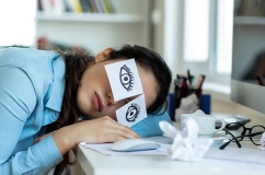 Thiếu ngủ làm não “xuống cấp” thế nào?