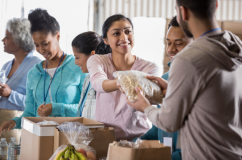 Giúp đỡ người khác có thể giúp ngăn ngừa suy giảm nhận thức