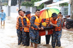 Trung Bộ mưa kéo dài đến 24/11, Bắc Bộ ngày nắng - đêm rét