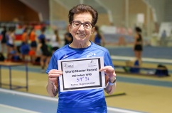 Cụ bà 92 tuổi với sức mạnh cơ bắp thách thức thời gian