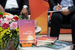 Chùm ảnh ngày ra mắt sách 'Nghịch lý tuổi già'