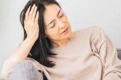 Làm thế nào để giảm rụng tóc trong thời kì mãn kinh?