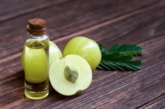 Bí quyết chăm sóc tóc khỏe, bóng mượt với dầu amla