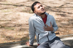 Đi bộ 50m đã đau thắt ngực: Thận trọng với bệnh thiếu máu cơ tim