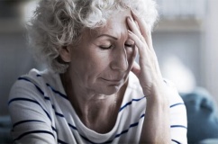 Tại sao một số người lại bị run tay chân sau tai biến?