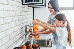 Tử vi thứ Bảy (20/12/2025): Bọ Cạp nên chăm chỉ làm việc nhà