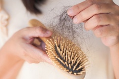 Dụng cụ chải tóc của bạn có được vệ sinh đúng cách?