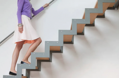 Hụt hơi vì leo cầu thang: Khi nào bình thường, khi nào bất thường?