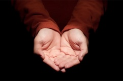 Run chân tay sau phẫu thuật não ở người trẻ tuổi phải làm sao?