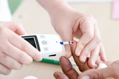 Đái tháo đường: Đường huyết 13mmol/L, HbA1C 8% có sao không?