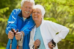 Đi bộ giúp giảm mệt mỏi ở người bệnh ung thư đại tràng?