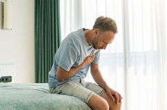 Tim bỏ nhịp khi cúi người, thay đổi tư thế có đáng lo?