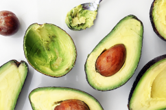 Màu sắc quả bơ tiết lộ điều gì về giá trị dinh dưỡng?