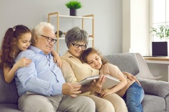 Nuôi dạy cháu giúp não bộ ông bà khỏe mạnh hơn 