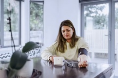 Sáng ngủ dậy nhịp tim thấp nhưng vẫn mệt: Tim đập chậm có thật sự an toàn?