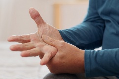 Bị run vô căn dùng TPBVSK Vương Lão Kiện có được không?