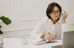 Tử vi thứ Ba (3/2/2026): Bạch Dương sẽ làm việc vô cùng nghiêm túc