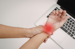 Những điều cần lưu ý để phòng tránh chấn thương cổ tay