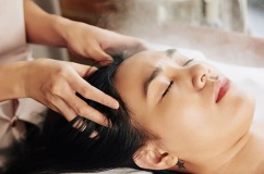 Massage da đầu có giúp tóc mọc lại?
