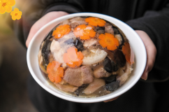 Tết hiện đại: Đừng để 'gánh nặng' tích trữ làm phai nhạt vị ngon lành