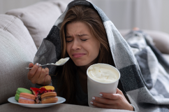 Vì sao bạn dễ ăn nhiều hơn khi căng thẳng?