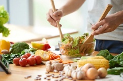 Nghiên cứu chỉ ra 5 chế độ ăn giúp sống thọ hơn