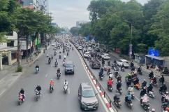 Bắc Bộ hửng nắng, Nam Bộ mưa trái mùa