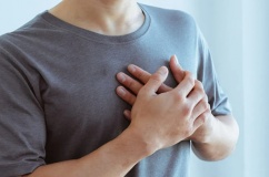 Nam giới bị đau vú: Nguyên nhân do đâu?