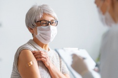 4 vaccine quen thuộc giúp giảm nguy cơ sa sút trí tuệ