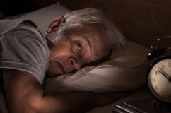 Mất ngủ ở người cao tuổi - Vấn đề sức khỏe không nên xem nhẹ