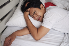 Bệnh run vô căn ảnh hưởng thế nào đến chất lượng giấc ngủ?