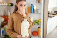 Đừng uống nếu sữa có 5 biểu hiện bất thường sau