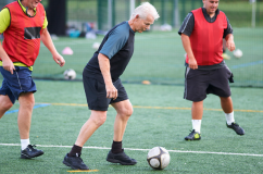 6 lý do 'bóng đá đi bộ' là lựa chọn thể thao hoàn hảo cho người cao tuổi