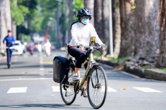 Nhiều nơi trên cả nước nắng nóng như đổ lửa, chưa có dấu hiệu hạ nhiệt