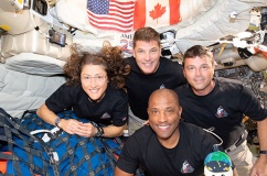 Du hành vũ trụ thách thức giới hạn thể chất ra sao?