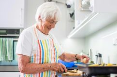 Nấu ăn tại nhà: Lợi ích không chỉ nằm ở bữa ăn