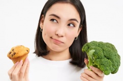 Ăn uống thế nào để bớt đau bụng kinh?